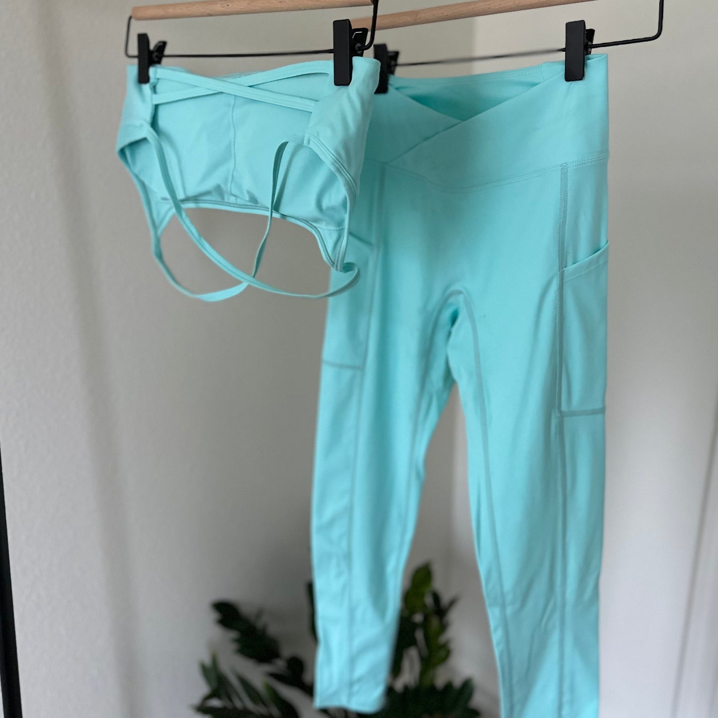 CRISS CROSS ELV8 LEGGINGS