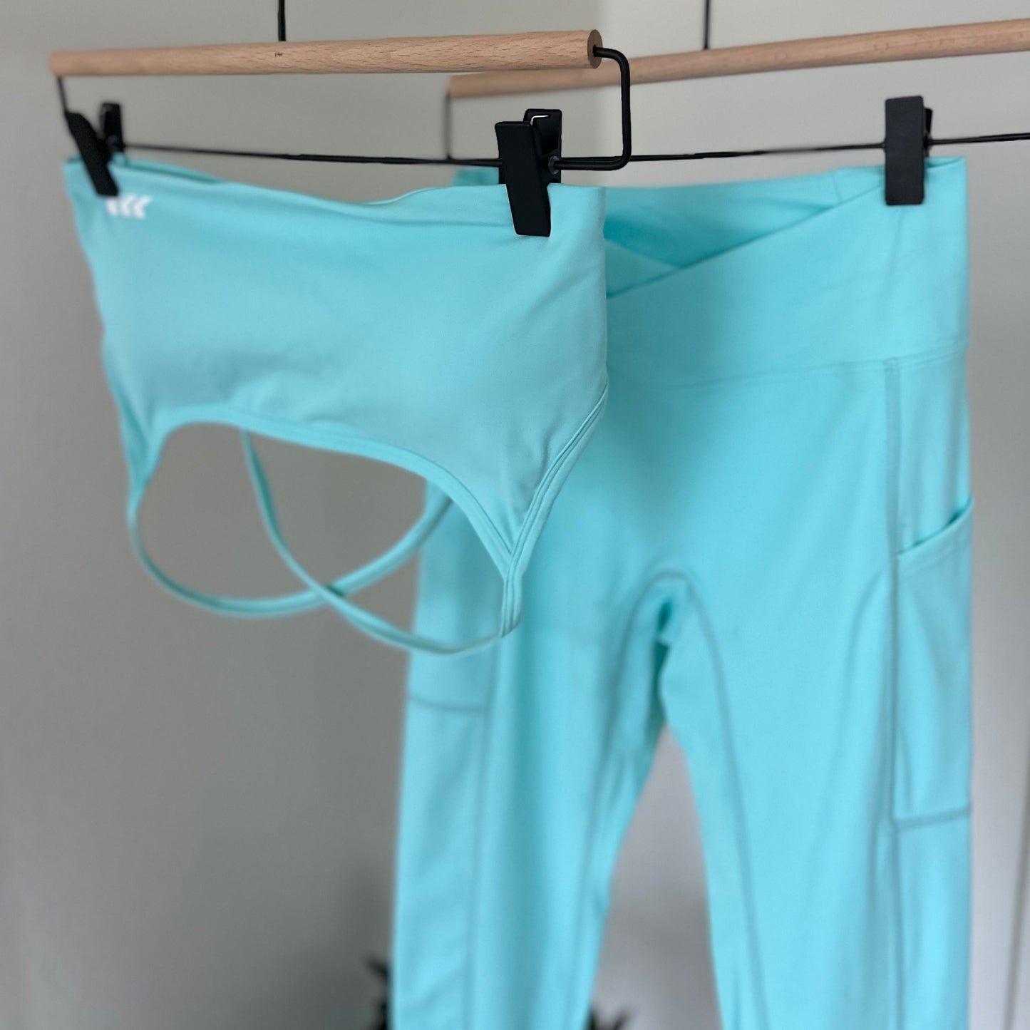 CRISS CROSS ELV8 LEGGINGS