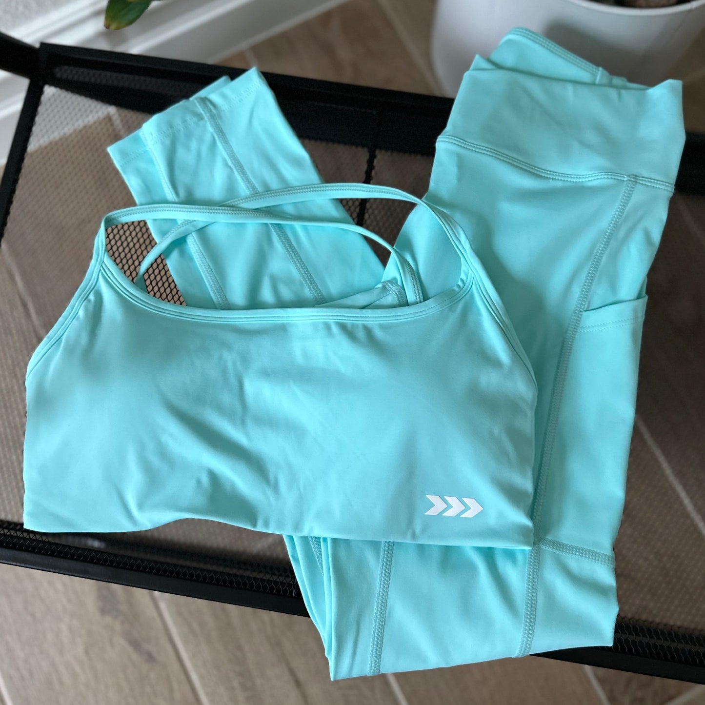 CRISS CROSS ELV8 LEGGINGS
